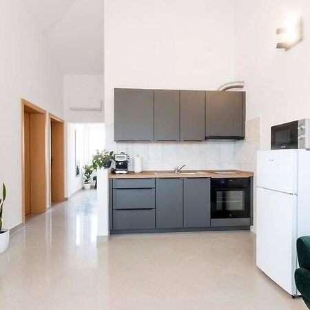 Cozy Apartment With Private Parking Medulin Exteriör bild