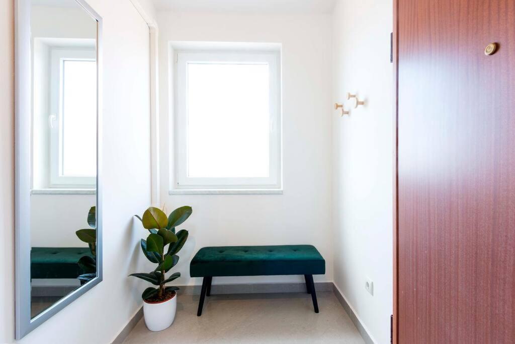 Cozy Apartment With Private Parking Medulin Exteriör bild