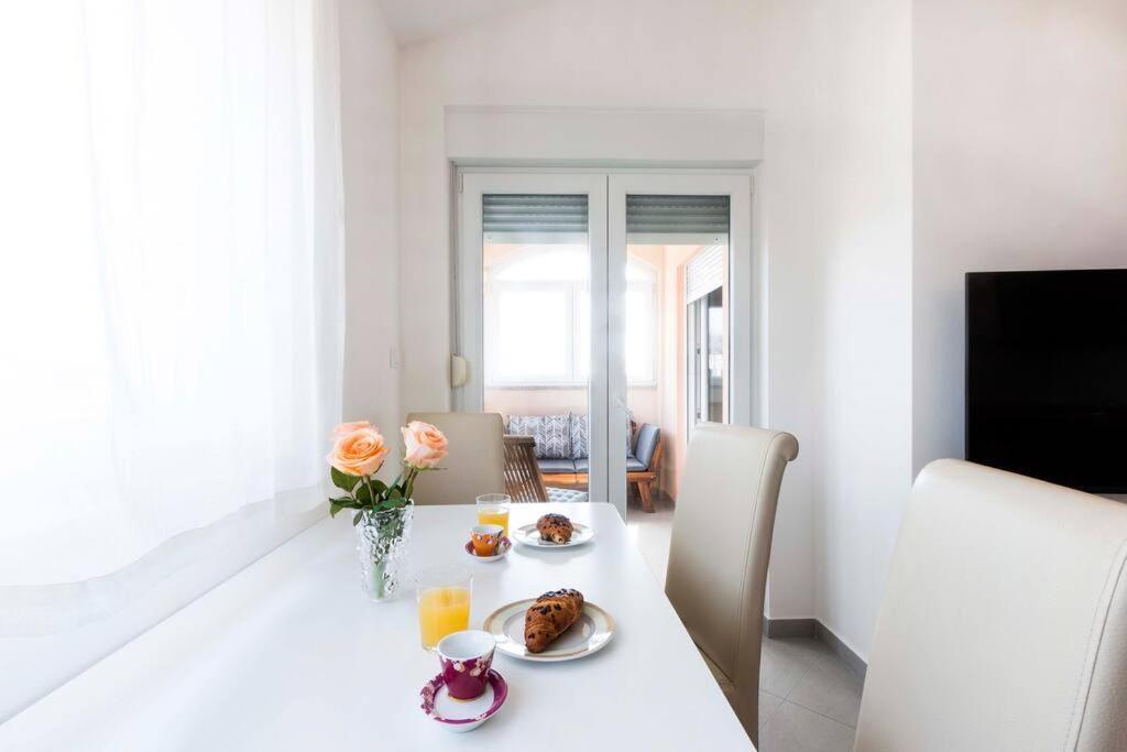 Cozy Apartment With Private Parking Medulin Exteriör bild