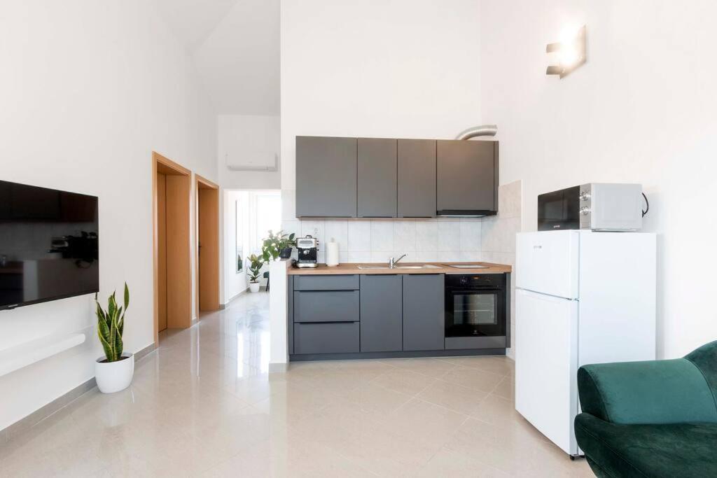 Cozy Apartment With Private Parking Medulin Exteriör bild